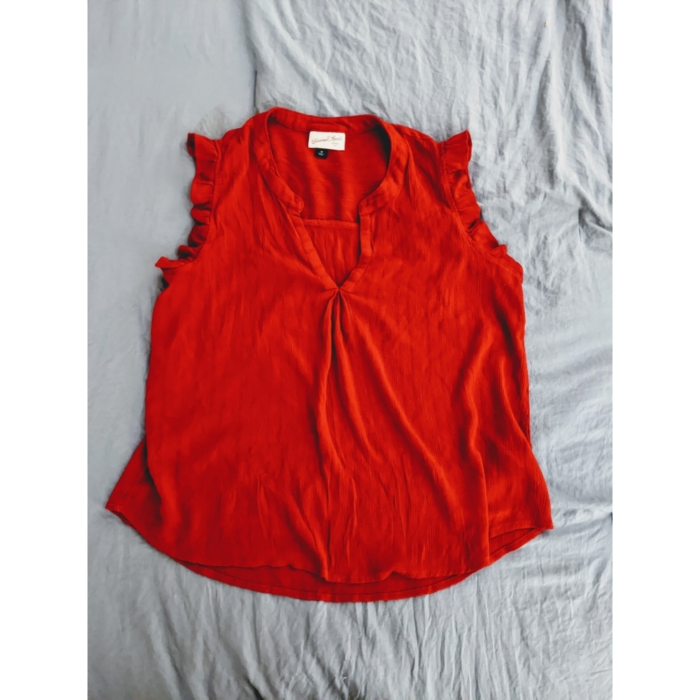 ❣️ Universal Thread Short Ruffle Sleeve V-Neck